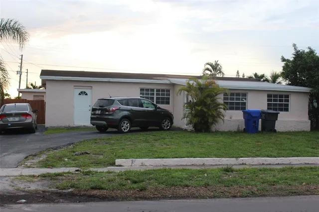 $3,000 | 700 North 70th Avenue, Unit 700, Hollywood, FL 33024