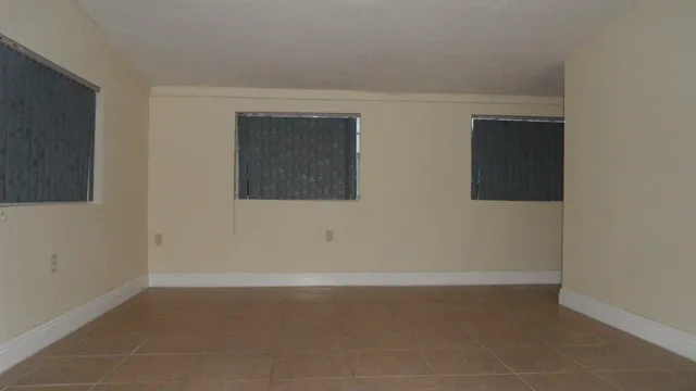 $3,000 | 700 North 70th Avenue, Unit 700, Hollywood, FL 33024