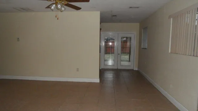 $3,000 | 700 North 70th Avenue, Unit 700, Hollywood, FL 33024