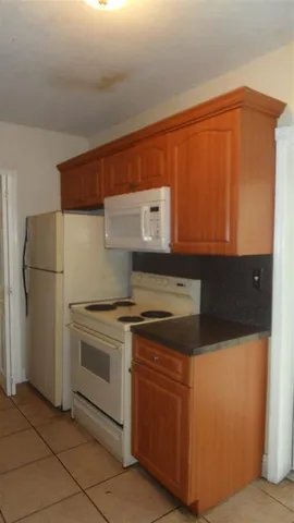 $3,000 | 700 North 70th Avenue, Unit 700, Hollywood, FL 33024