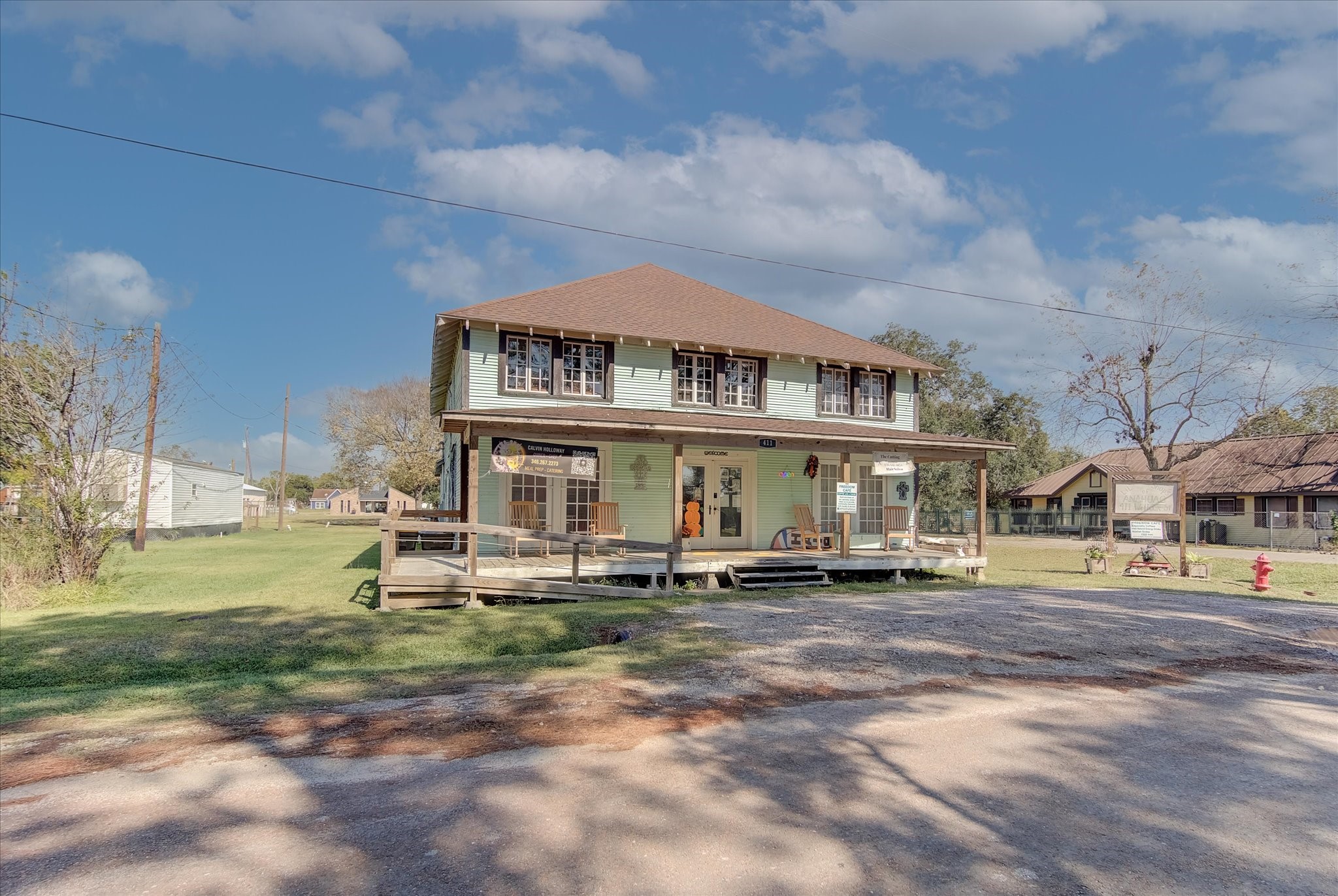 411 Willcox Street Anahuac, TX 77514 - Photo 3 of 50