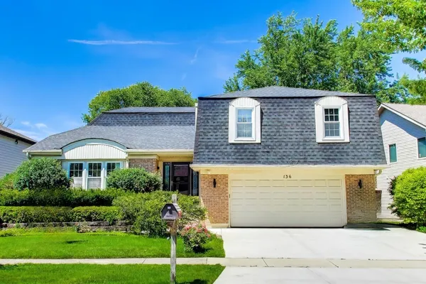 $525,000 | 136 East Fox Hill Drive, Buffalo Grove, IL 60089