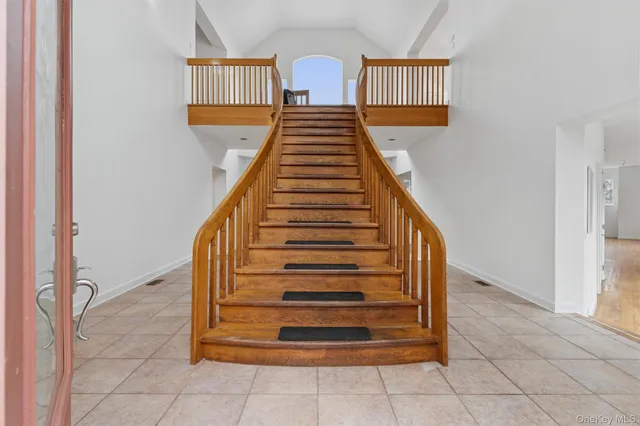 a view of entryway and hall