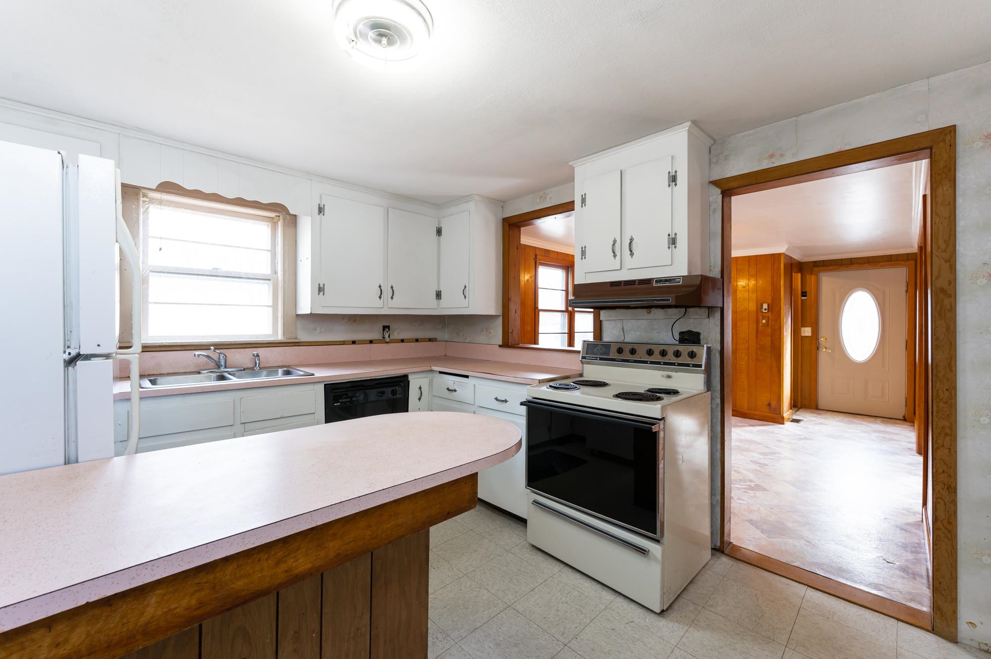 277 Lowell Road Hudson, NH 03051 - Photo 4 of 24