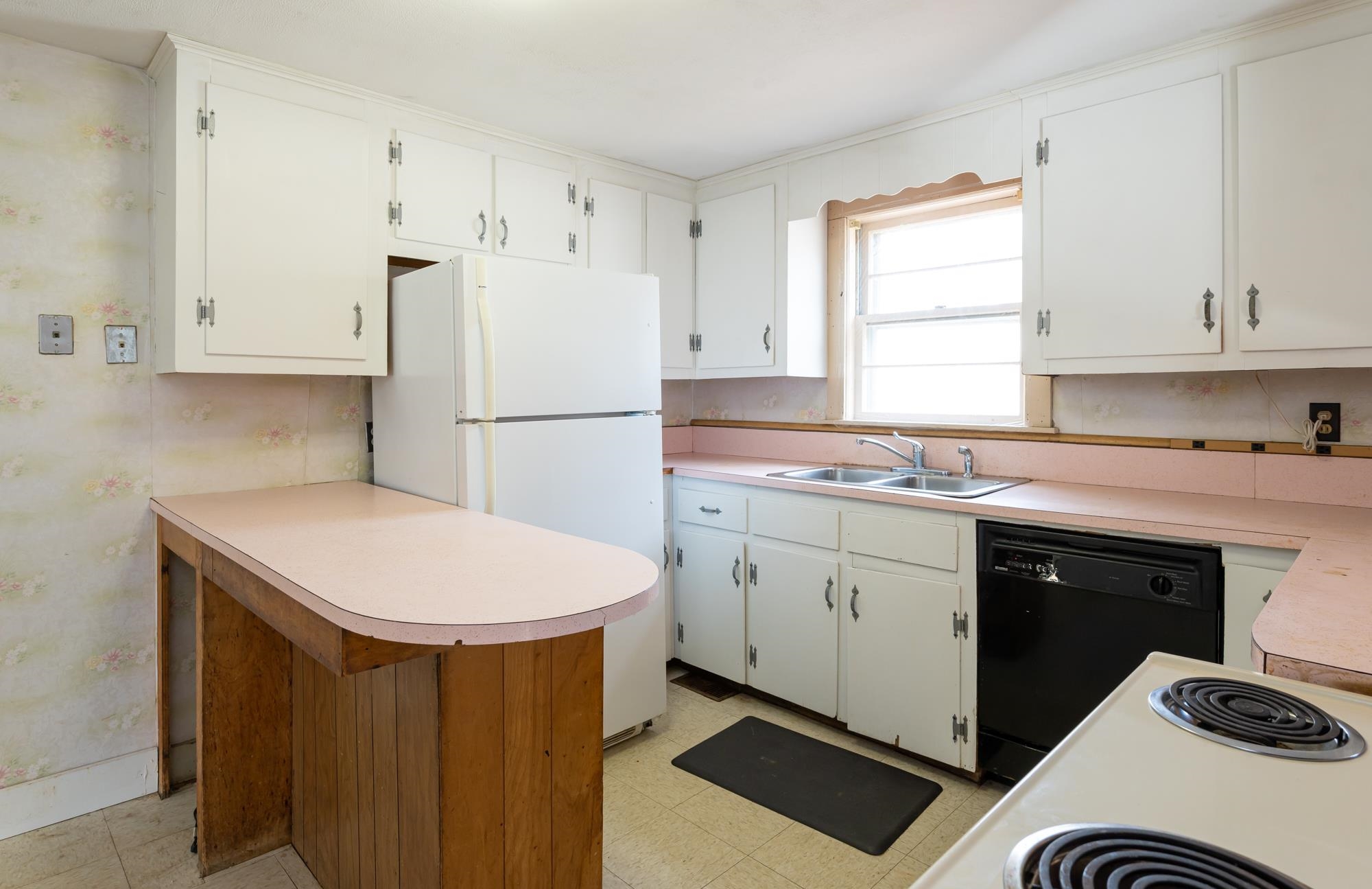 277 Lowell Road Hudson, NH 03051 - Photo 5 of 24