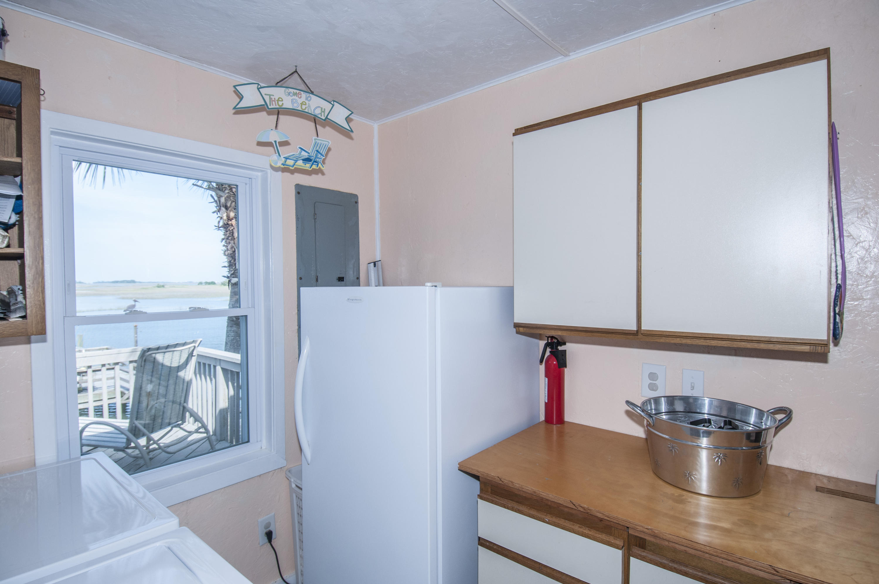 2224 Folly Road, Unit 3D Charleston, SC 29412 - Photo 39 of 43 Laundry Room
