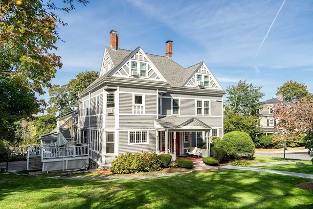 $3,650 | 79 Chestnut Street, Unit 2, Newton, MA 02465