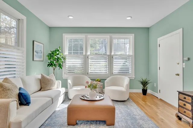 $3,650 | 79 Chestnut Street, Unit 2, Newton, MA 02465