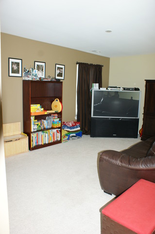 2378 Georgetown Circle Aurora, IL 60503 - Photo 6 of 13 a bedroom with bed and window