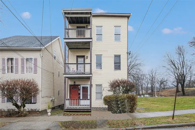$1,800 | 18 Center Street, Unit 1, Poughkeepsie, NY 12601