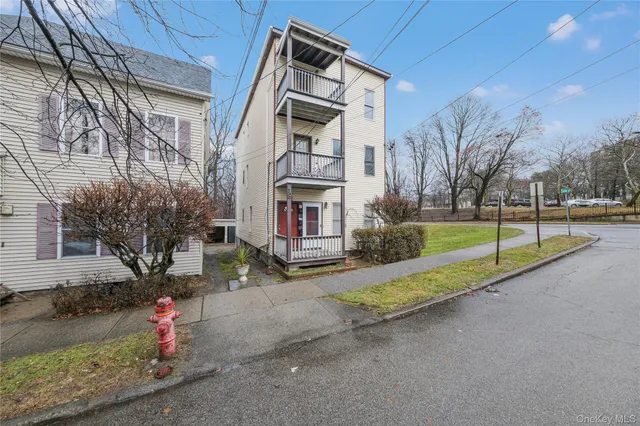 $1,800 | 18 Center Street, Unit 1, Poughkeepsie, NY 12601
