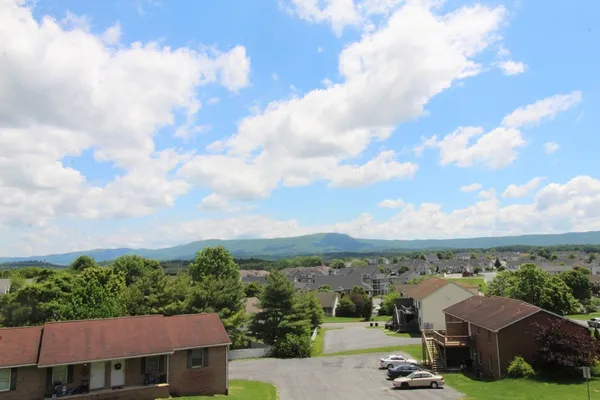 a view of a city street with house in the background