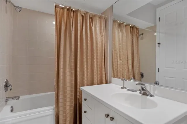 $5,800 | 3510 54th Drive West, Unit 201, Bradenton, FL 34210