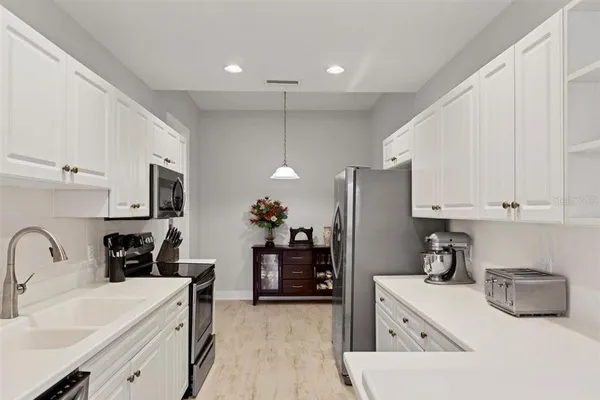$5,800 | 3510 54th Drive West, Unit 201, Bradenton, FL 34210
