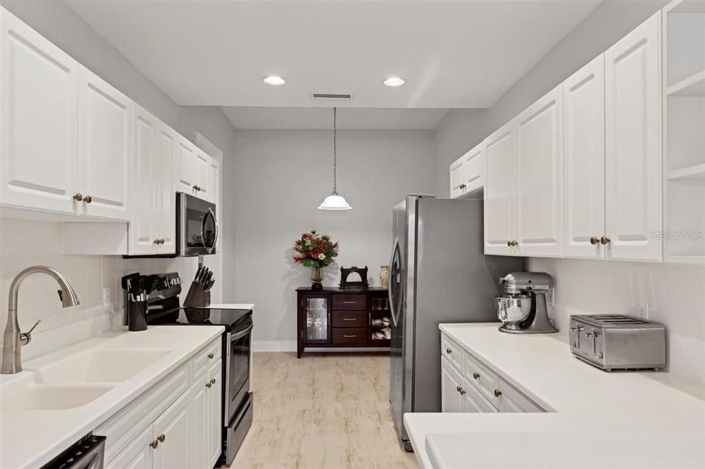 3510 54th Drive West, Unit 201 Bradenton, FL 34210 - Photo 8 of 20