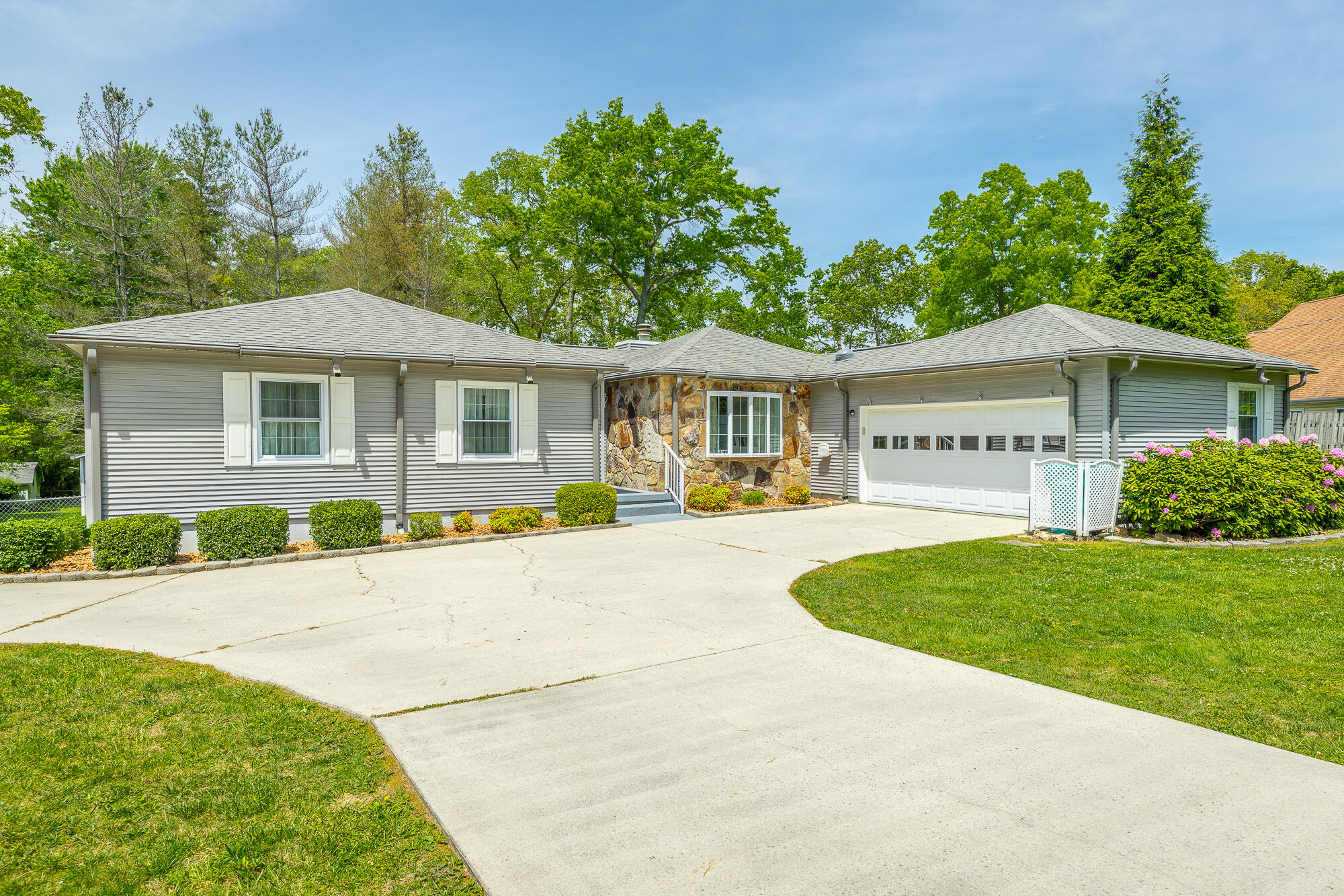 210 Cardinal Loop Crossville, TN 38555 - Photo 1 of 37 210 Cardinal Loop HD-62
