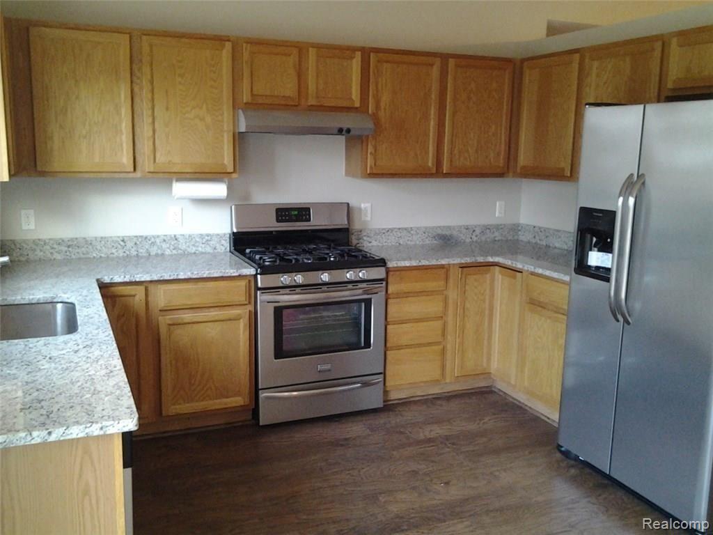 2383 East Maple Road Troy, MI 48083 - Photo 3 of 35 20160413_182518.jpg