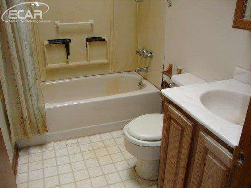 2330 Murphy Road Flint, MI 48504 - Photo 15 of 27 21243624-14.JPG
