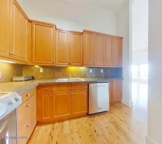 $1,250 | 308 East Pearl Street, Unit 1004, Jackson, MS 39201