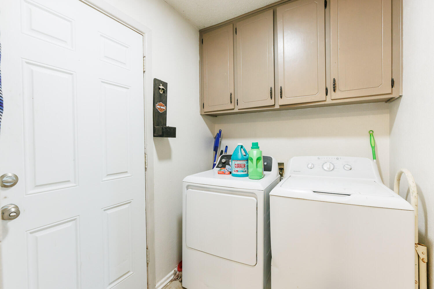 4609 Kemper Street Lubbock, TX 79416 - Photo 31 of 33 a utility room with dryer and washer