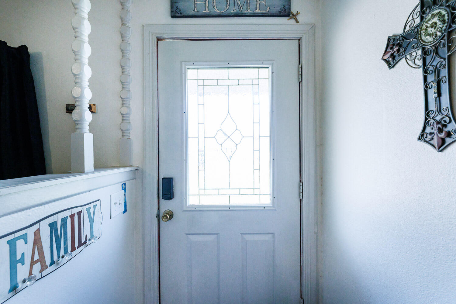 4609 Kemper Street Lubbock, TX 79416 - Photo 7 of 33 a view of hallway with windows
