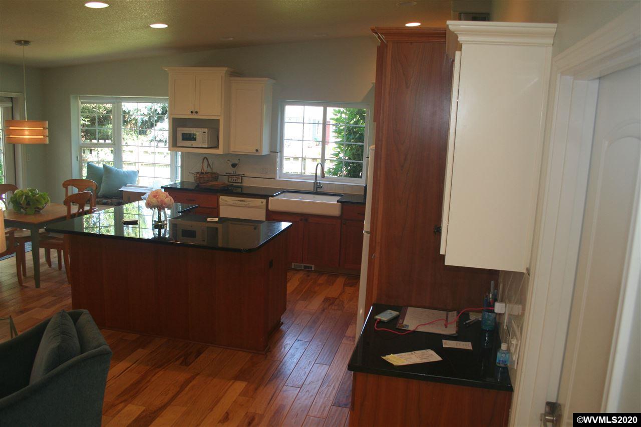 219 Sweden Cl Cl, Unit CL Silverton, OR 97381 - Photo 20 of 40