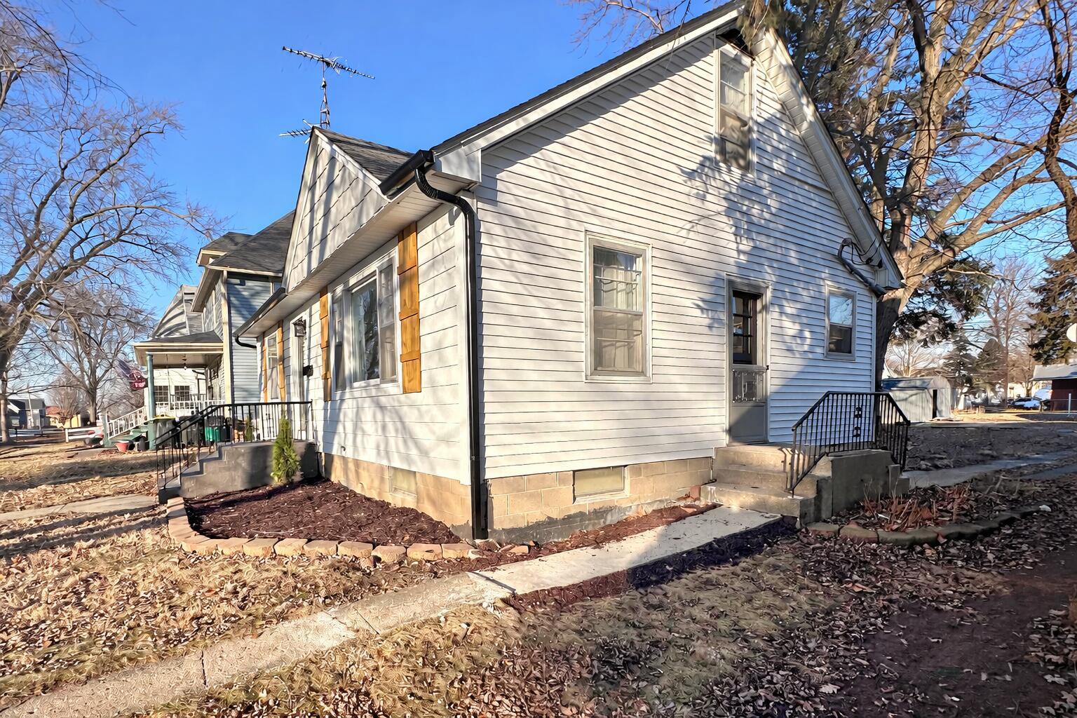 232 South Genoa Street Genoa, IL 60135 - Photo 2 of 19