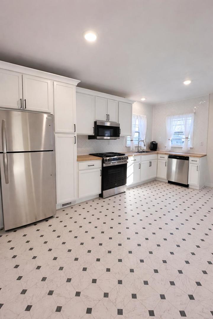 232 South Genoa Street Genoa, IL 60135 - Photo 4 of 19