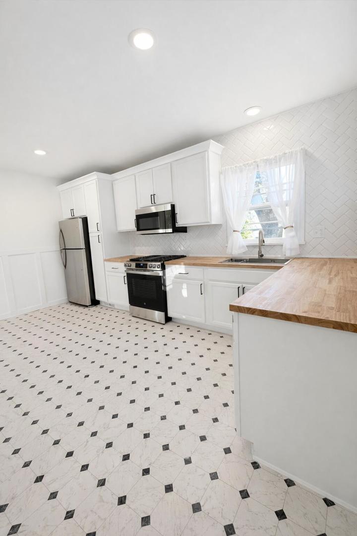 232 South Genoa Street Genoa, IL 60135 - Photo 5 of 19