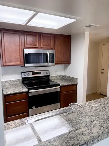 $1,900 | 43376 Cook Street, Unit 32, Palm Desert, CA 92211