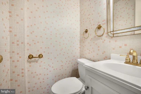 $10,500 | 3327 R Street Northwest, Washington, DC 20007