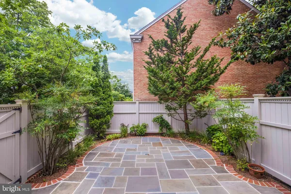 $10,500 | 3327 R Street Northwest, Washington, DC 20007