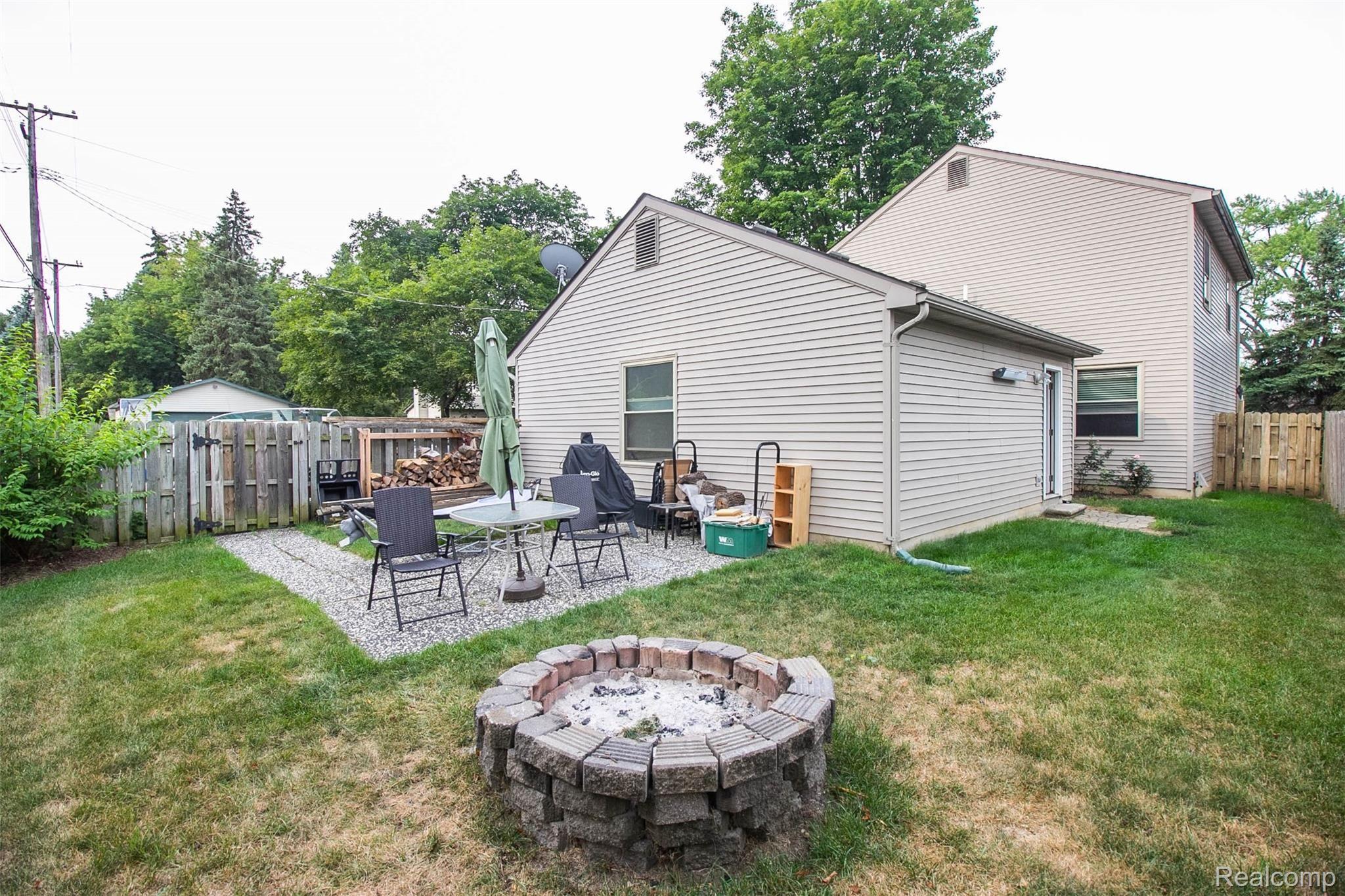 2938 Lansdowne Road Waterford, MI 48329 - Photo 42 of 43 44.jpg