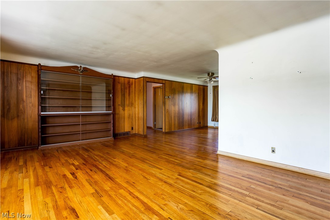 7628 Hoertz Road Cleveland, OH 44134 - Photo 5 of 35