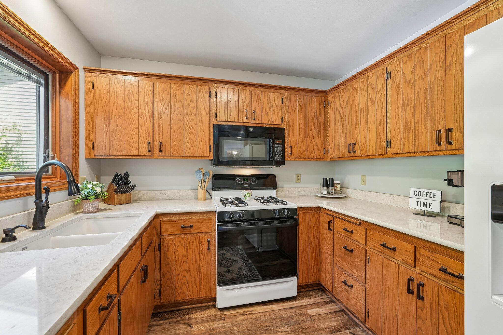 1202 Green Tree Road West Bend, WI 53090 - Photo 11 of 35 Kitchen