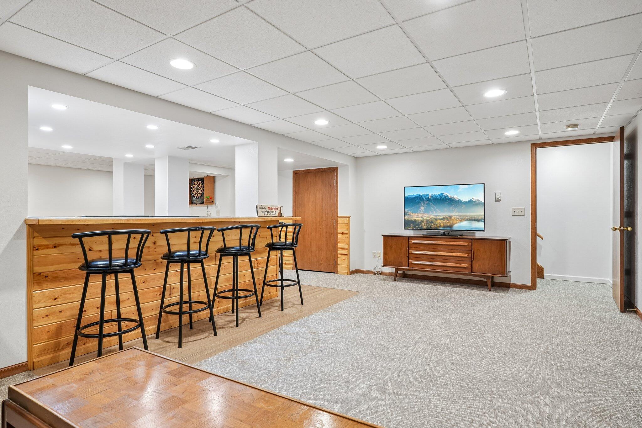 1202 Green Tree Road West Bend, WI 53090 - Photo 27 of 35 Wet Bar