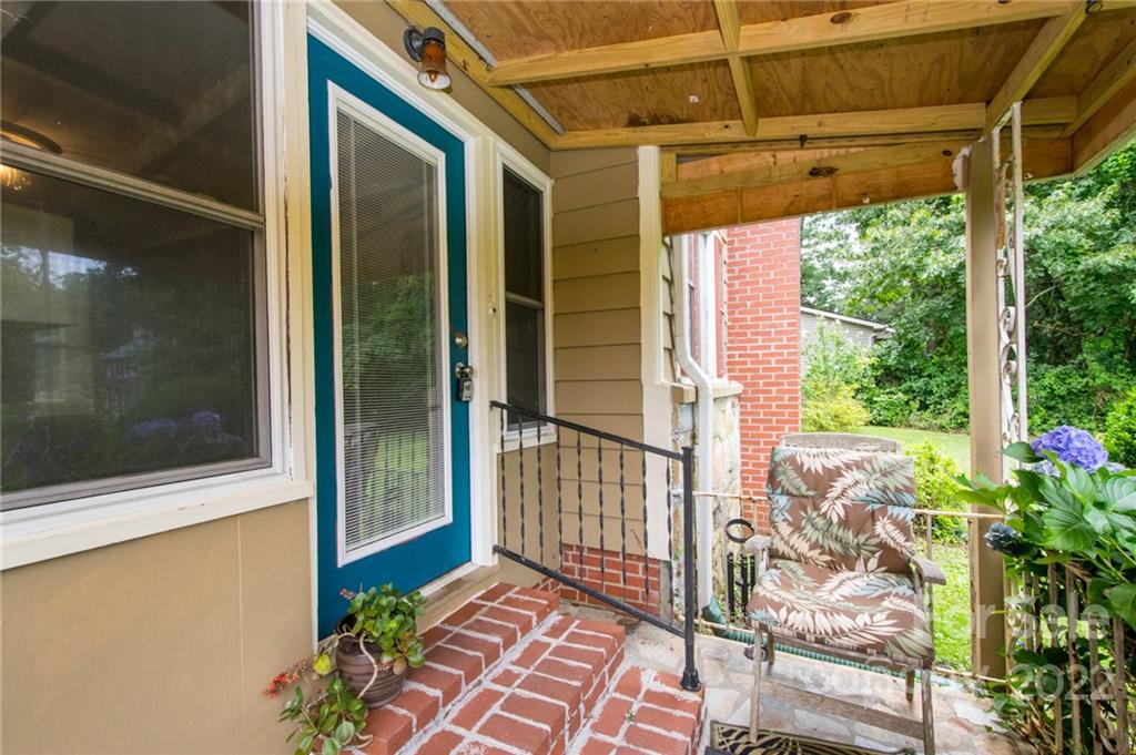 516 Higate Road Hendersonville, NC 28791 - Photo 31 of 39 Gallery Image 31