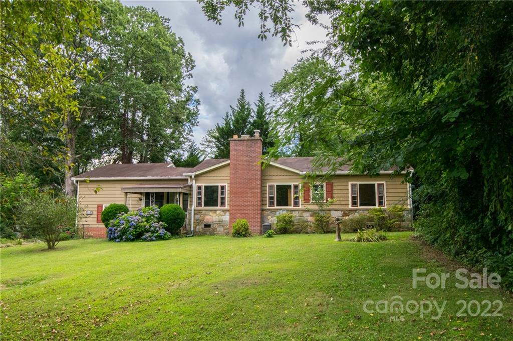 516 Higate Road Hendersonville, NC 28791 - Photo 4 of 39 Gallery Image 4