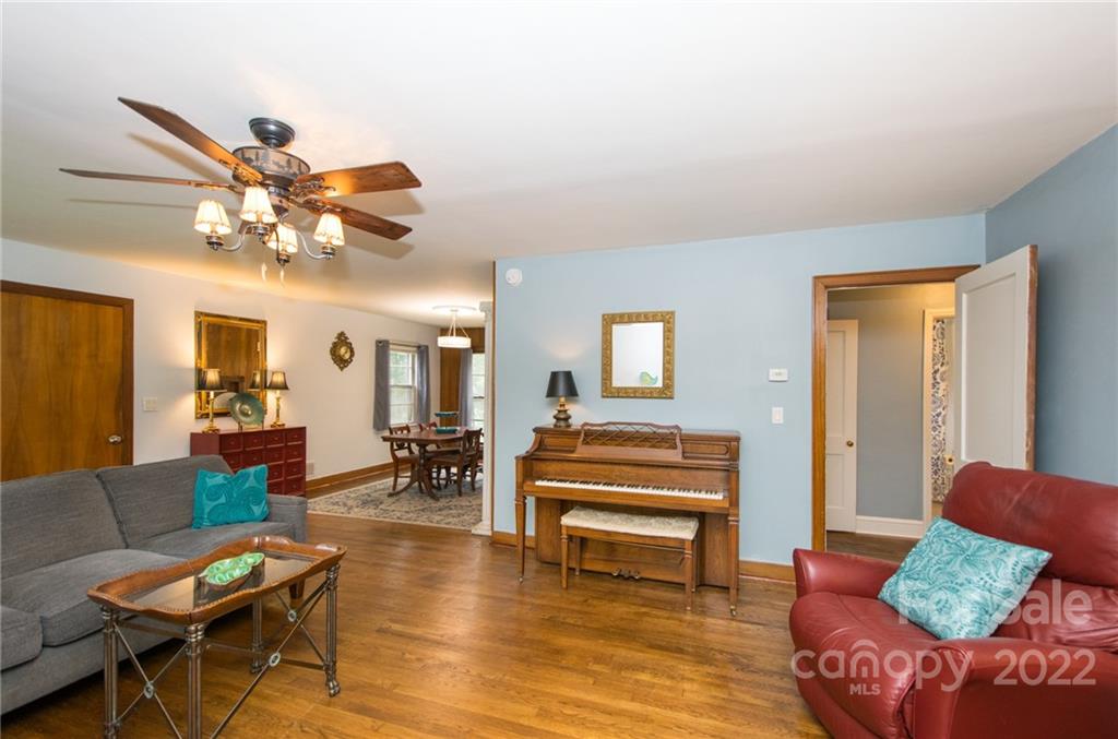 516 Higate Road Hendersonville, NC 28791 - Photo 8 of 39 Gallery Image 8