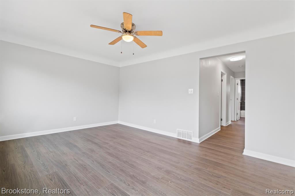 18946 Martin Road Roseville, MI 48066 - Photo 6 of 46 Gallery Image 6