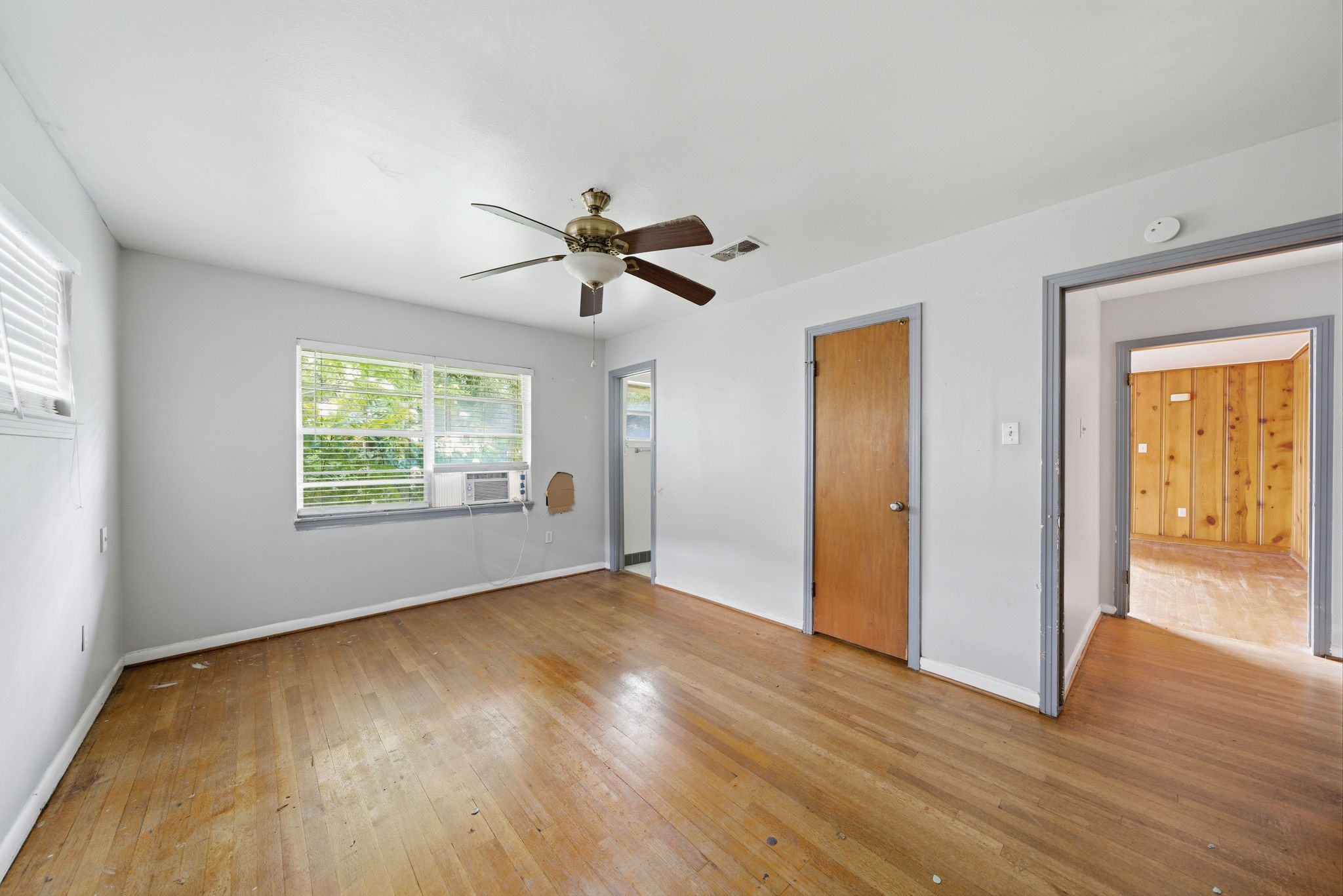 6633 Sandstone Street Houston, TX 77074 - Photo 7 of 10