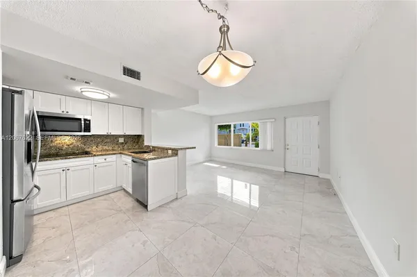 $2,650 | 670 Northwest 85th Place, Unit 11104, Miami, FL 33126