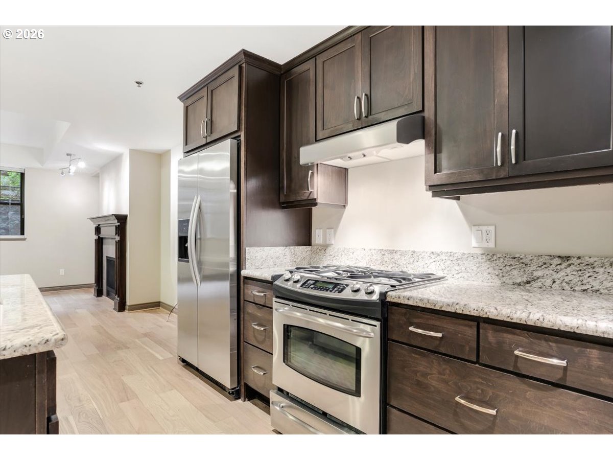2454 Northwest Westover Road, Unit 102 Portland, OR 97210 - Photo 12 of 32