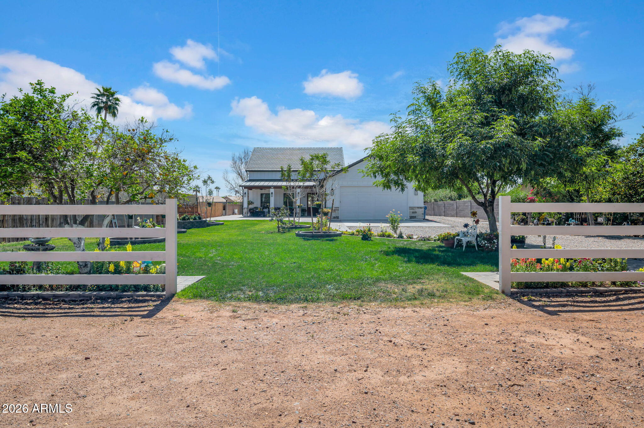 159 East Water Tank Road Gilbert, AZ 85296 - Photo 4 of 45 a view of a garden with wooden fence