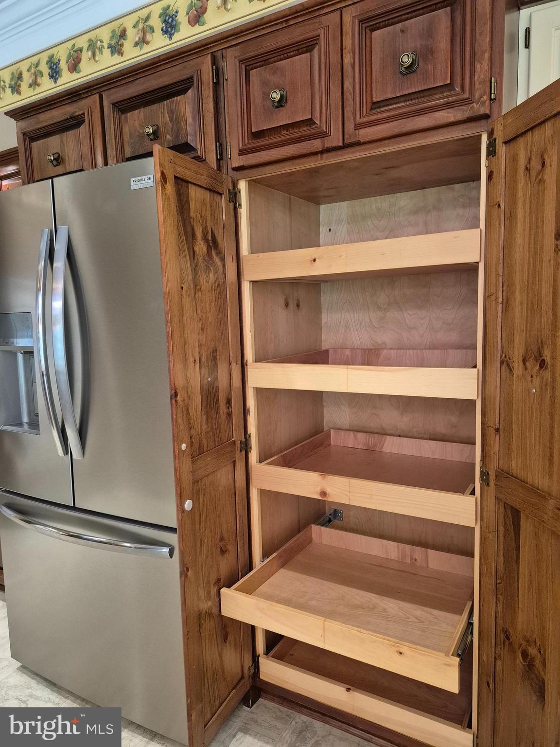 3896 5 Friars Road Salisbury, MD 21804 - Photo 22 of 60 Pull out drawers