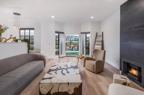 $4,350 | 2630 Pirineos Way, Unit 14, Carlsbad, CA 92009