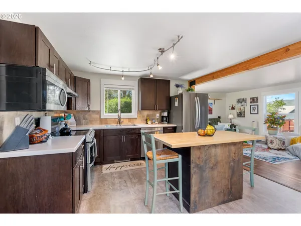$470,000 | 410 East 15th Place, The Dalles, OR 97058