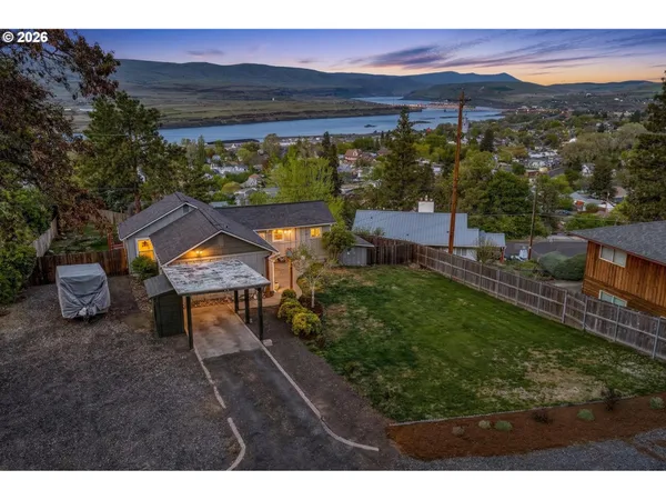 $470,000 | 410 East 15th Place, The Dalles, OR 97058