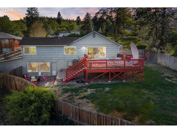 $470,000 | 410 East 15th Place, The Dalles, OR 97058