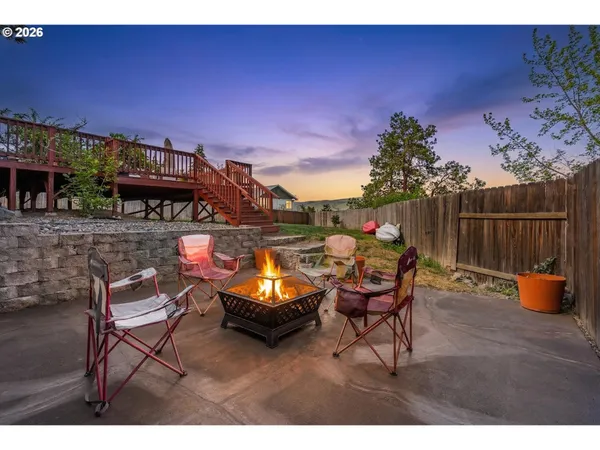 $470,000 | 410 East 15th Place, The Dalles, OR 97058